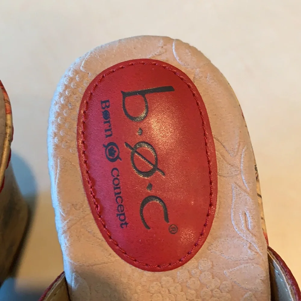 b.o.c. Wedge Sandals, size 8M - Picture 5 of 15